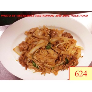 624. HỦ TIẾU XÀO BÒ HÀNH GỪNG - STIR FRIED RICE NOODLES WITH BEEF, GINGER, ONION & BEAN SPROUTS